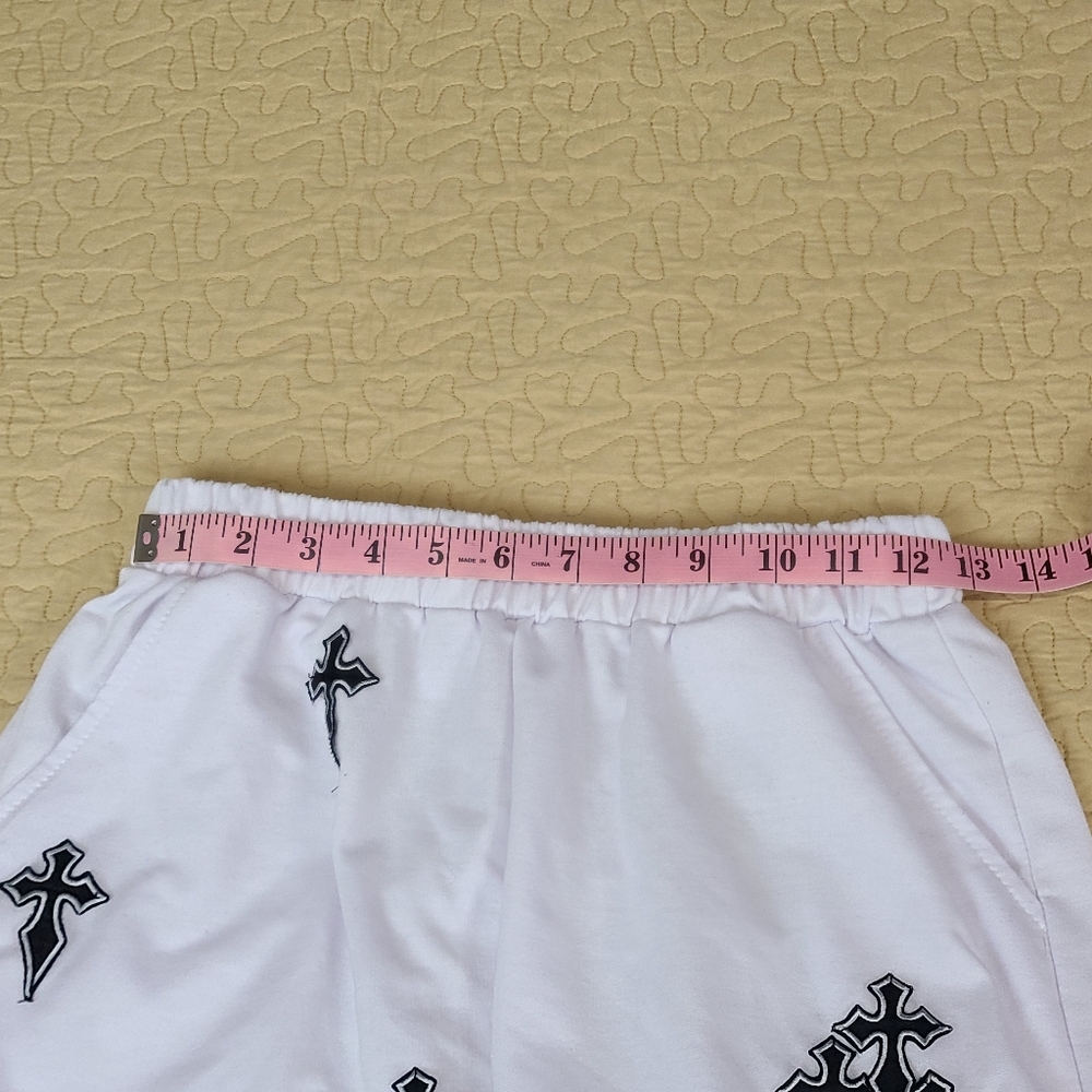 Romwe embroidered cross patches casual shorts size M - Picture 8 of 8